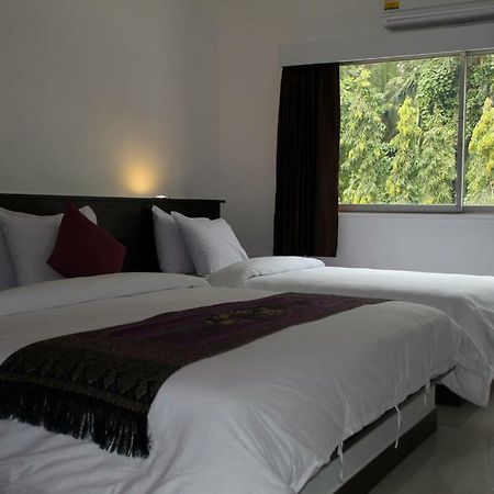 Sri Chumphon Hotel Eksteriør bilde