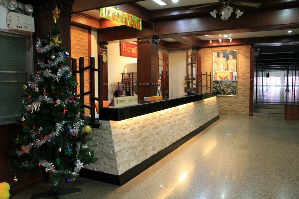 Sri Chumphon Hotel Eksteriør bilde